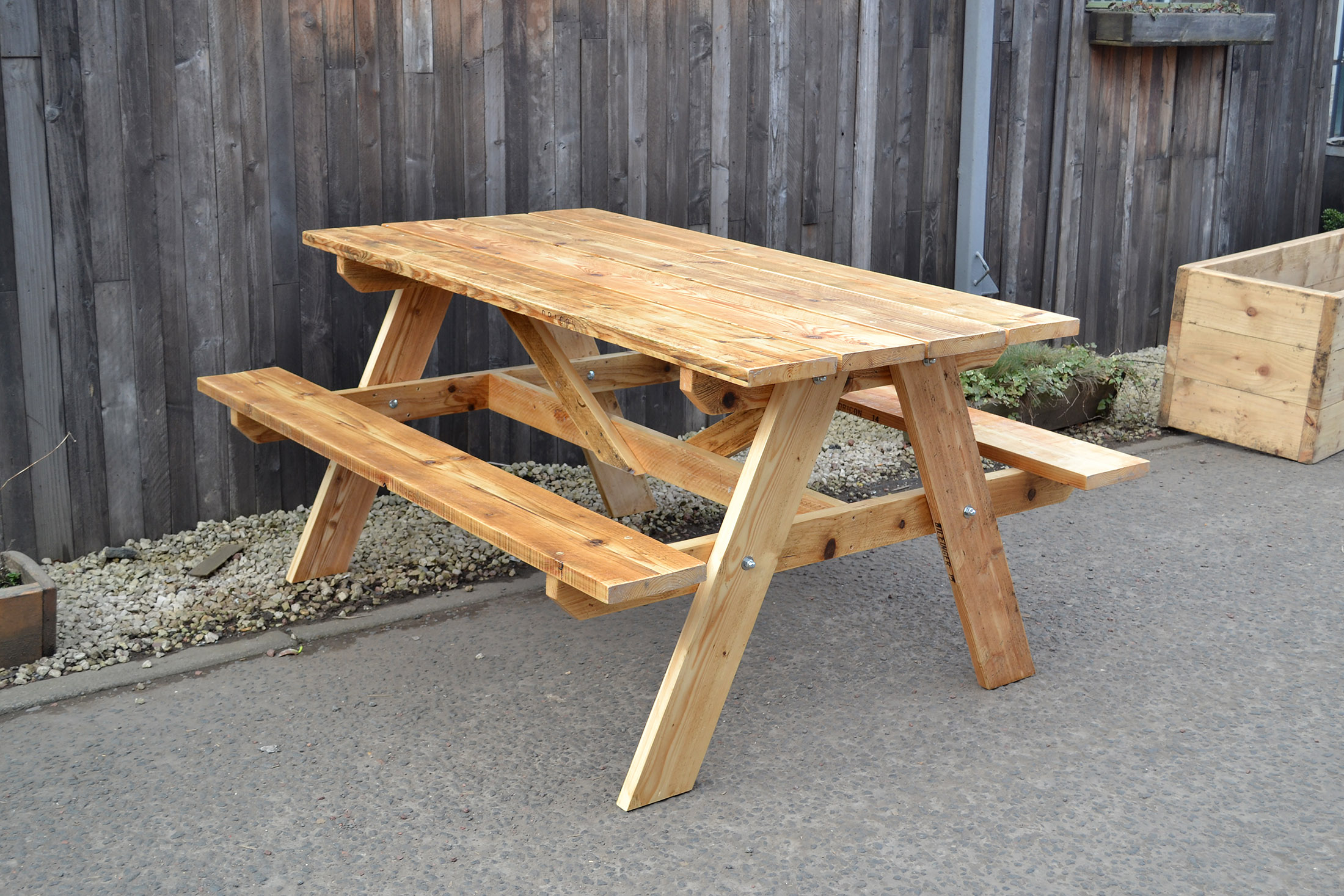 Picnic Bench smooth - side angle